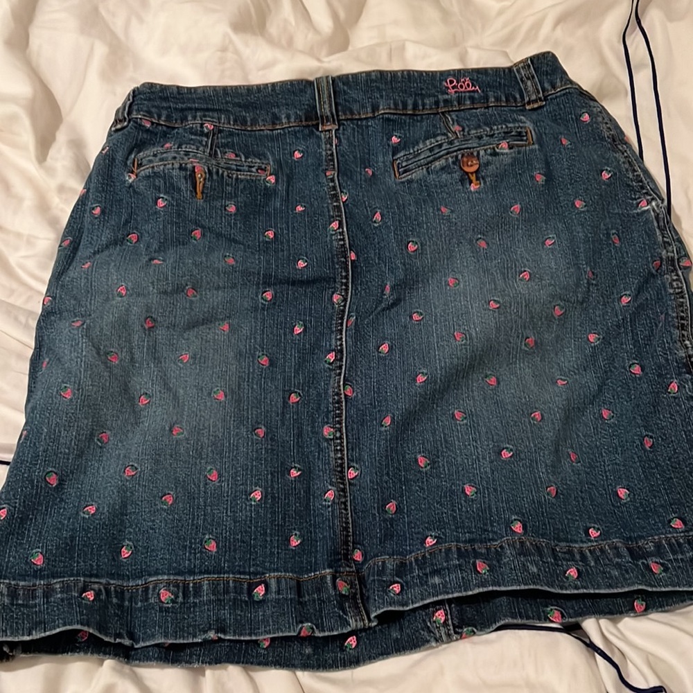 Lilly Pulitzer embroidered critter strawberry blue denim skirt size 12 - Picture 3 of 3